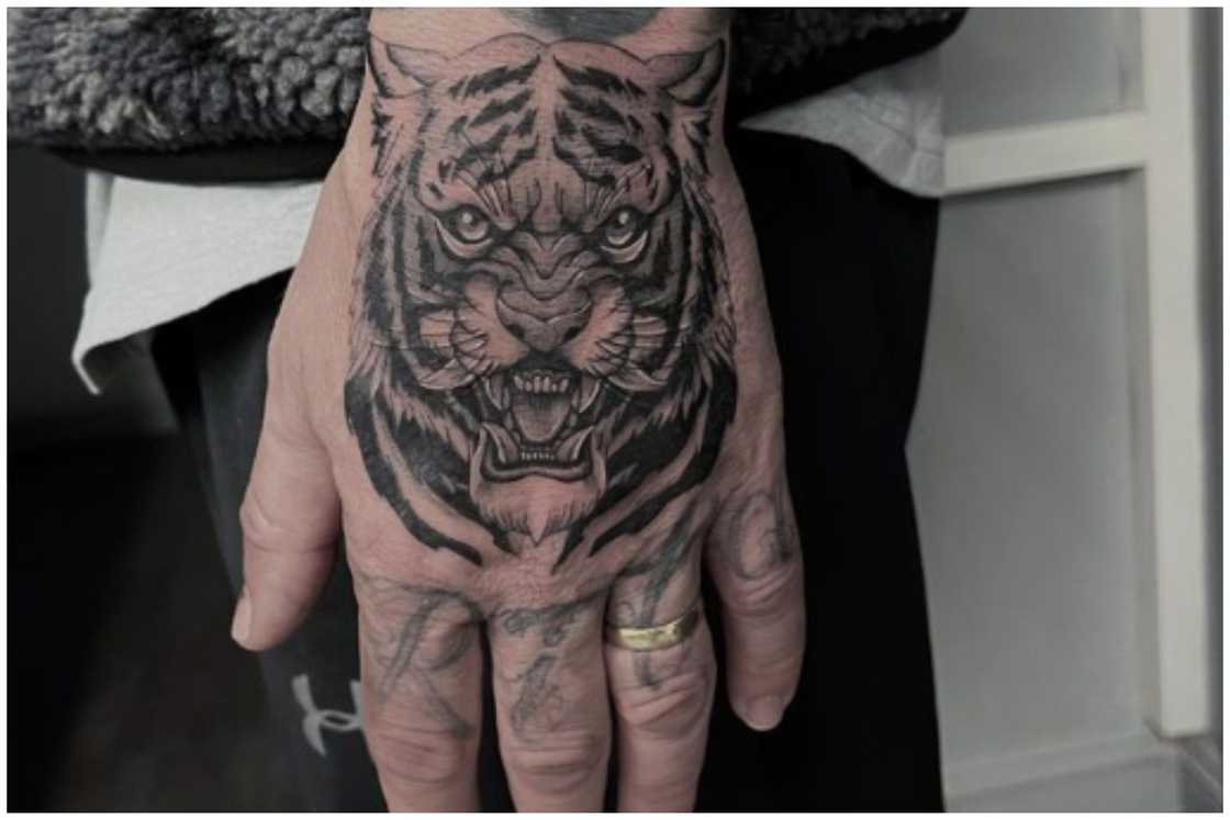 Hand tattoos for men Hand tattoos for men
