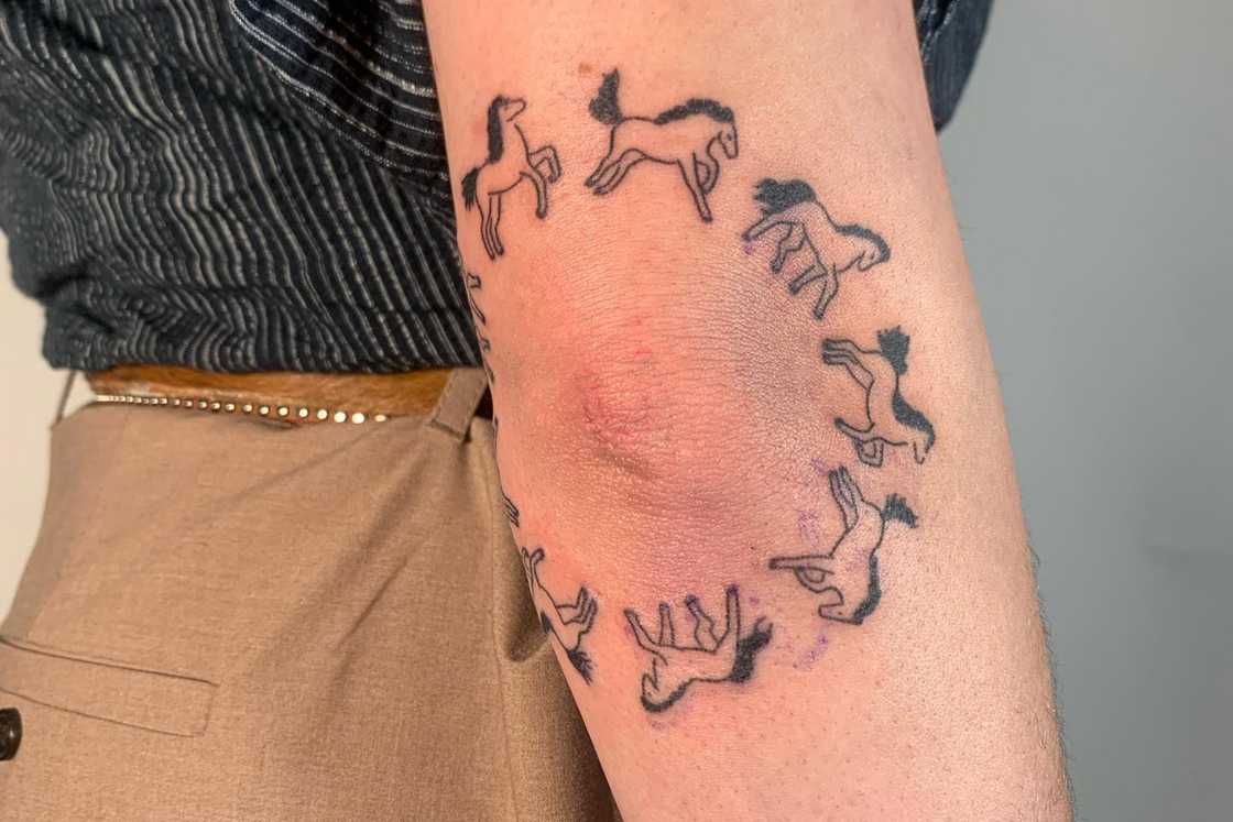 A striking horse carousel elbow body art A striking horse carousel elbow body art