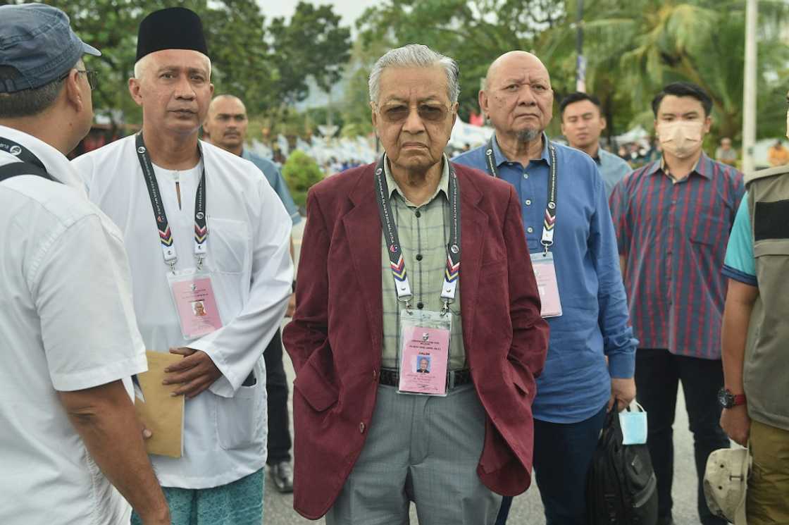 The tussle between Anwar Ibrahim and his former mentor, Mahathir Mohamad (C), has defined Malaysian politics over the past four decades The tussle between Anwar Ibrahim and his former mentor, Mahathir Mohamad (C), has defined Malaysian politics over the past four decades