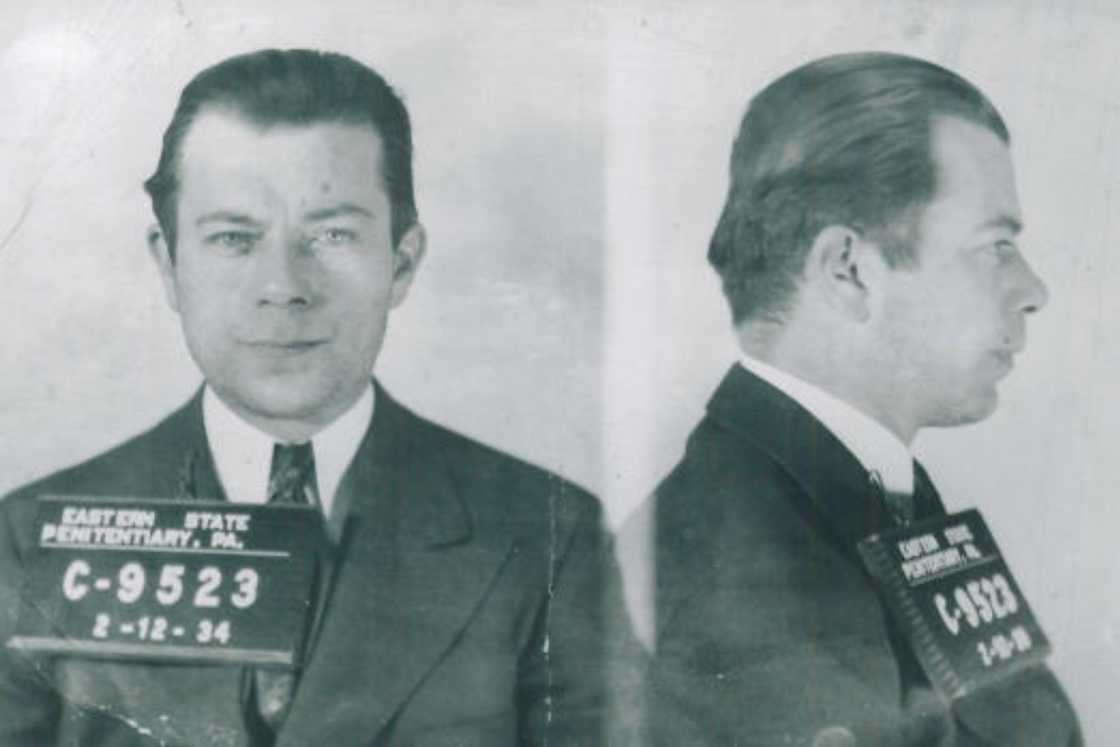 Slick Willie Sutton taking prison photos Slick Willie Sutton taking prison photos