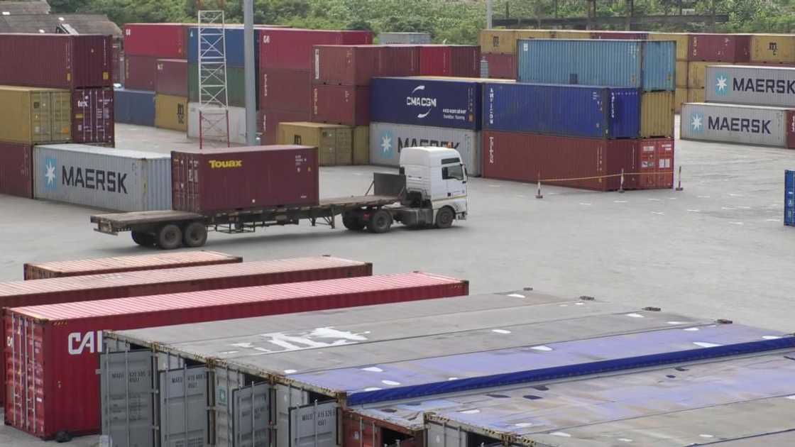 Importers complain of high import duty at Ghana’s port Importers complain of high import duty at Ghana’s port