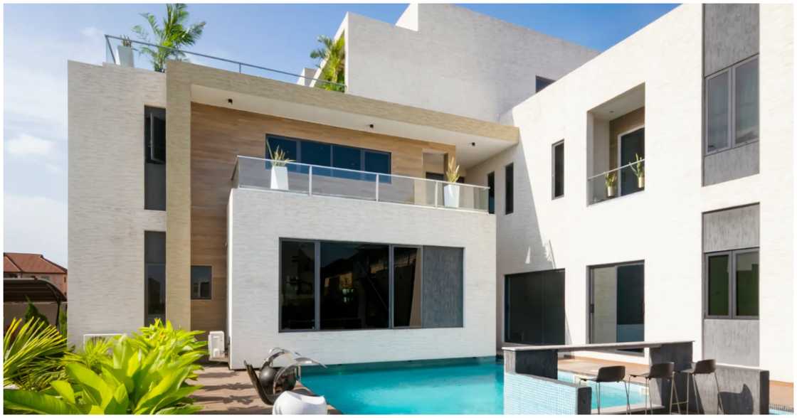 A beautiful mansion belonging to a celebrity A beautiful mansion belonging to a celebrity