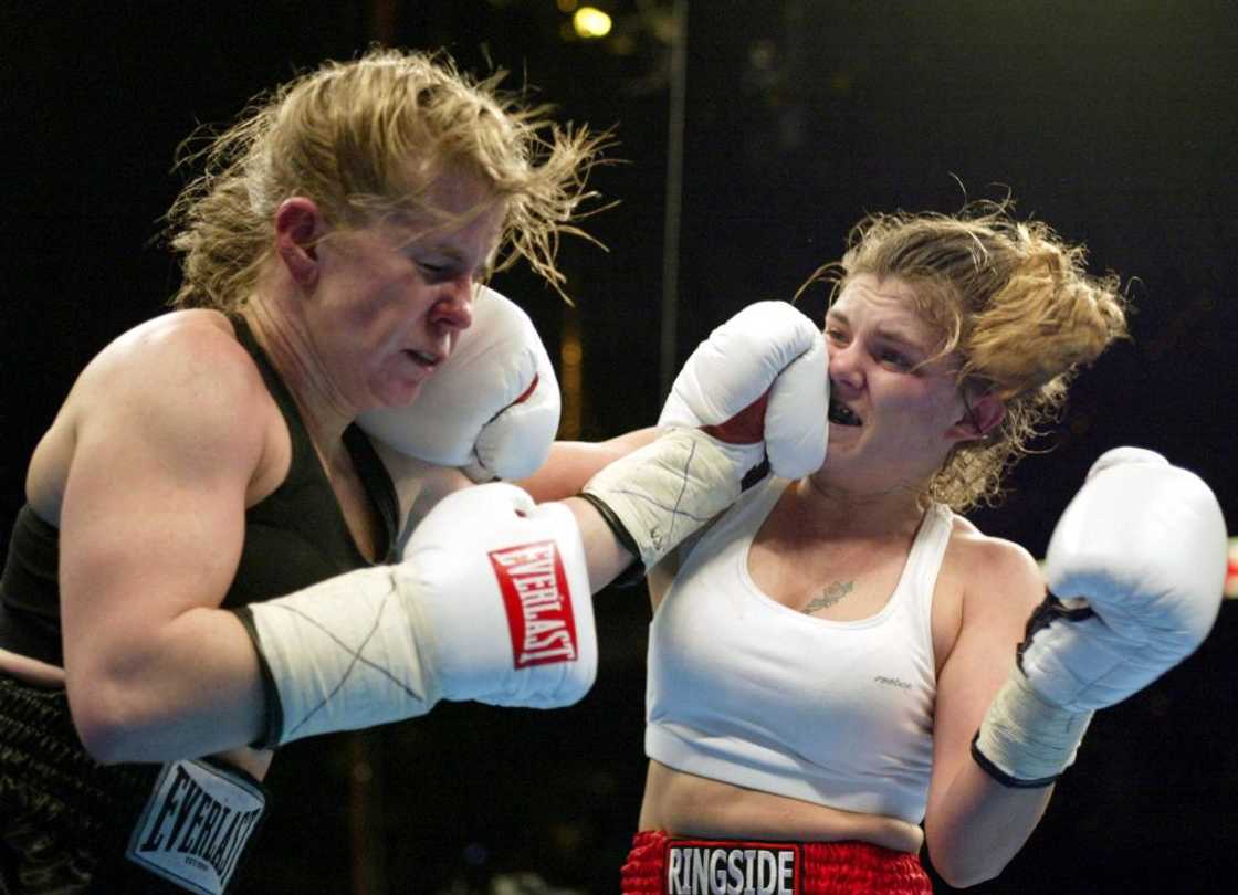 Tonya Harding (L) trades punches with Samantha Browning (R) Tonya Harding (L) trades punches with Samantha Browning (R)
