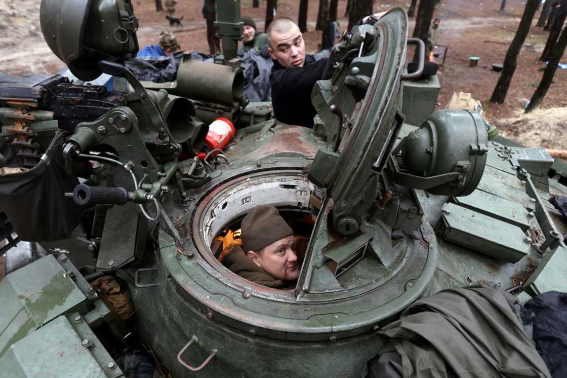 Ukrainian servicemen repair a captured Russian tank in a forest near the front line in the Kharkiv region Ukrainian servicemen repair a captured Russian tank in a forest near the front line in the Kharkiv region