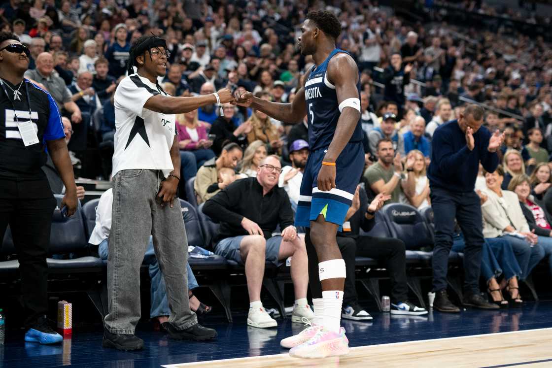 Anthony Edwards (R) bumps his brother Bubba Edwards (L) Anthony Edwards (R) bumps his brother Bubba Edwards (L)