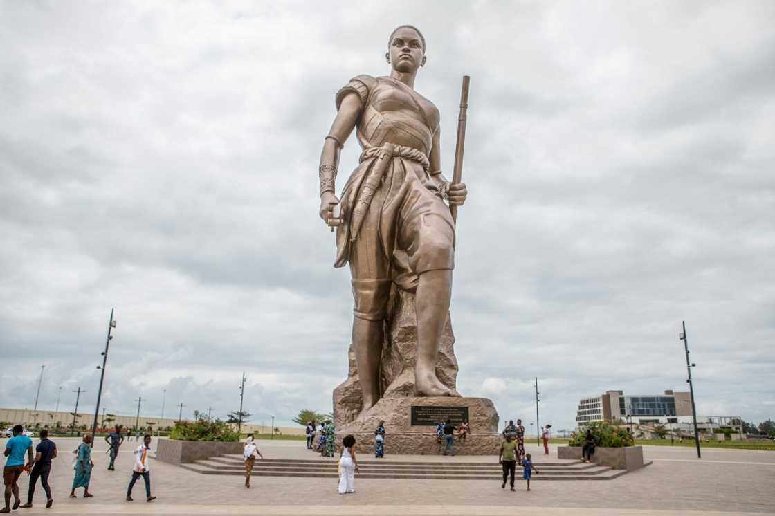 Benin's government has put up a statue to represent the historic female warriors known as the Amazones of Dahomey Benin's government has put up a statue to represent the historic female warriors known as the Amazones of Dahomey