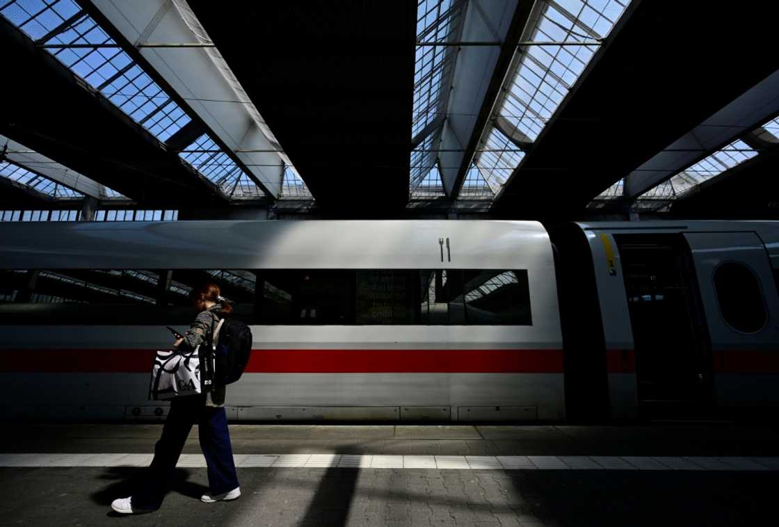 Railway workers had also spoken out against Lutz, with the GDL train drivers union calling for him to be sacked. Railway workers had also spoken out against Lutz, with the GDL train drivers union calling for him to be sacked.