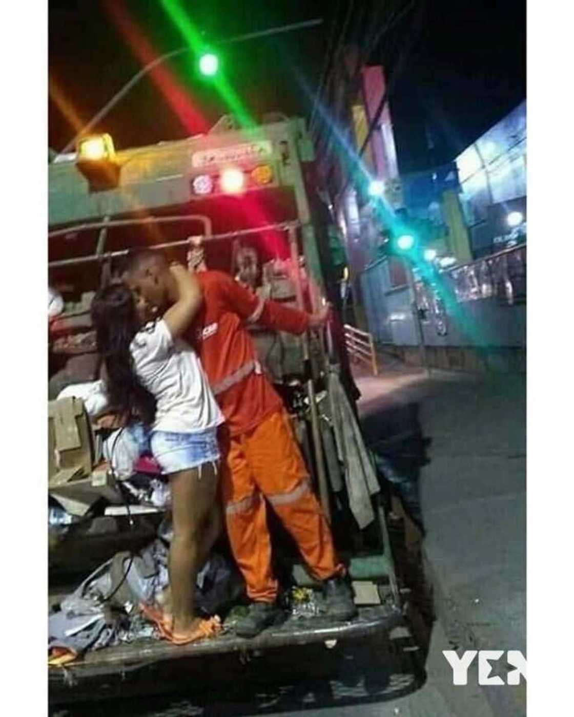 Photo of 'Zoomlion' worker and his pretty girlfriend 'chopping love' in a garbage truck pops up Photo of 'Zoomlion' worker and his pretty girlfriend 'chopping love' in a garbage truck pops up