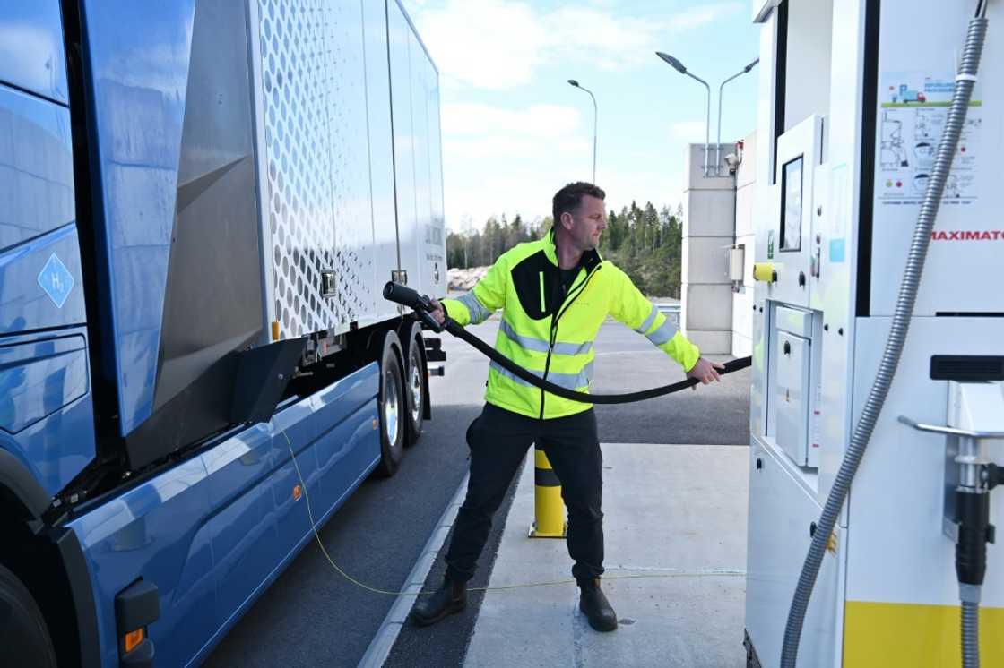 Electric trucks need much more powerful charging stations to be able to recharge rapidly enough Electric trucks need much more powerful charging stations to be able to recharge rapidly enough