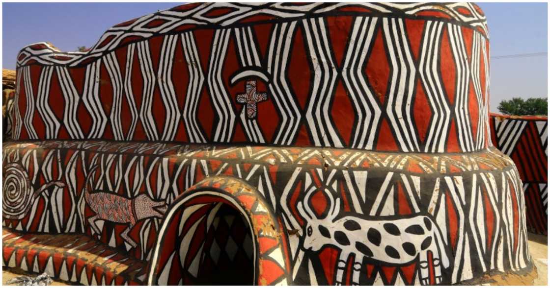 Mud house in Sirigu with animal designs