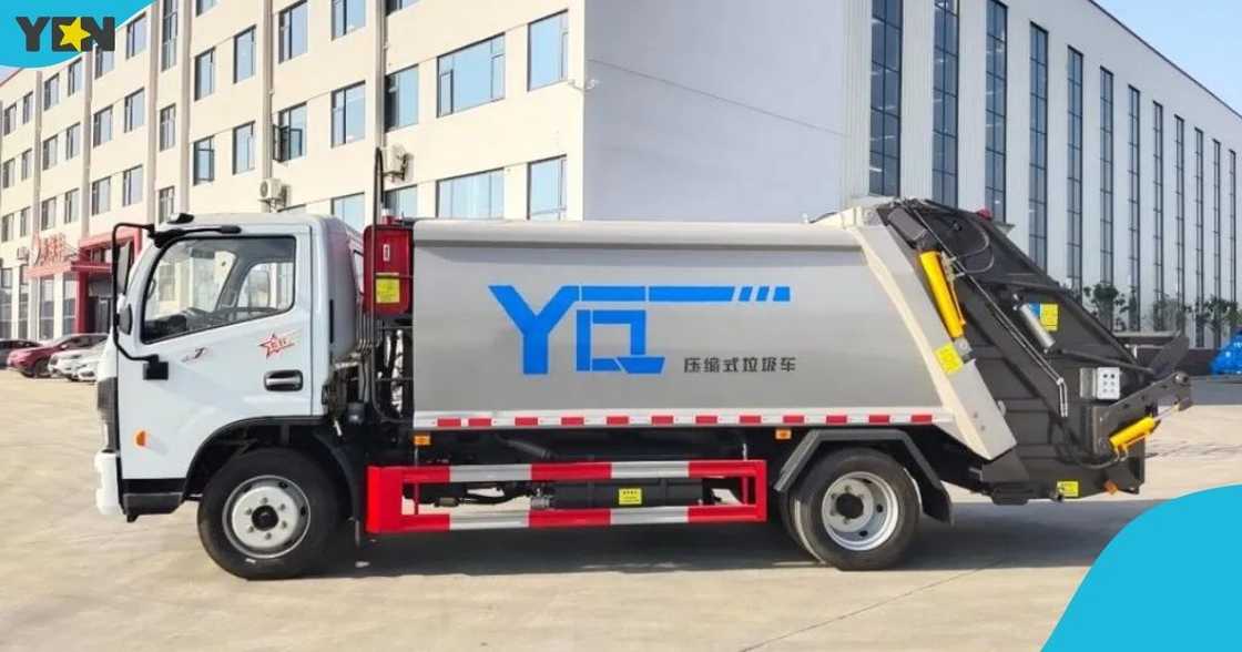 Wase collector, Ghanaian man, borla boys, social media, hard work. Wase collector, Ghanaian man, borla boys, social media, hard work.