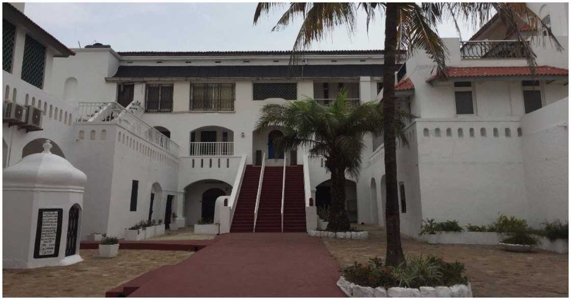 A front view of the Osu Castle A front view of the Osu Castle