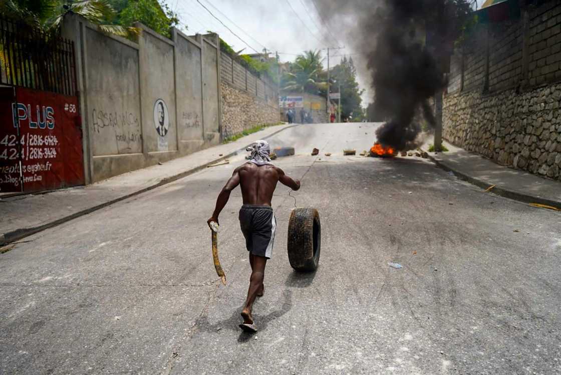 Violence in Port-au-Prince is so bad that the World Food Programme already seeks to avoid parts of the capital and instead deliver aid by air or sea Violence in Port-au-Prince is so bad that the World Food Programme already seeks to avoid parts of the capital and instead deliver aid by air or sea