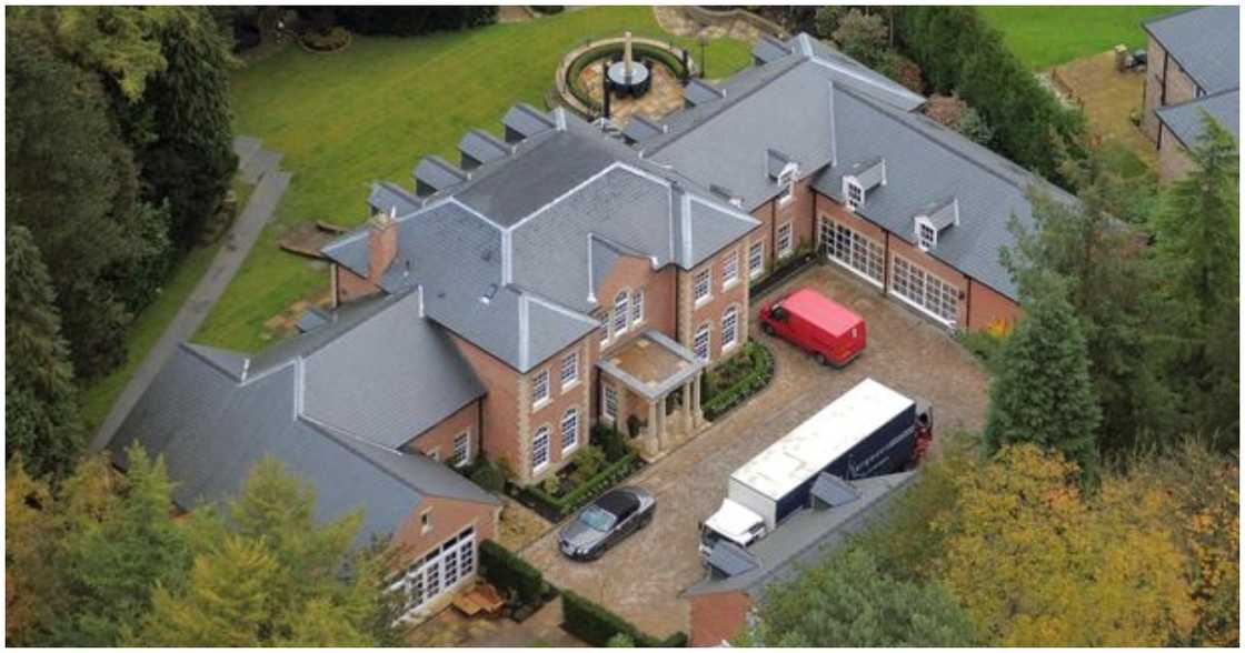 Coleen and Wayne Rooney sell off Cheshire home for £3.7 million Coleen and Wayne Rooney sell off Cheshire home for £3.7 million