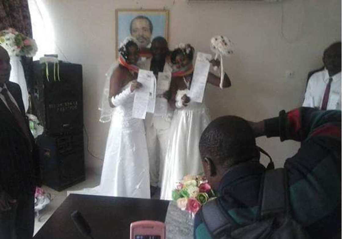 Man ties the knot with two different woman on the same day Man ties the knot with two different woman on the same day