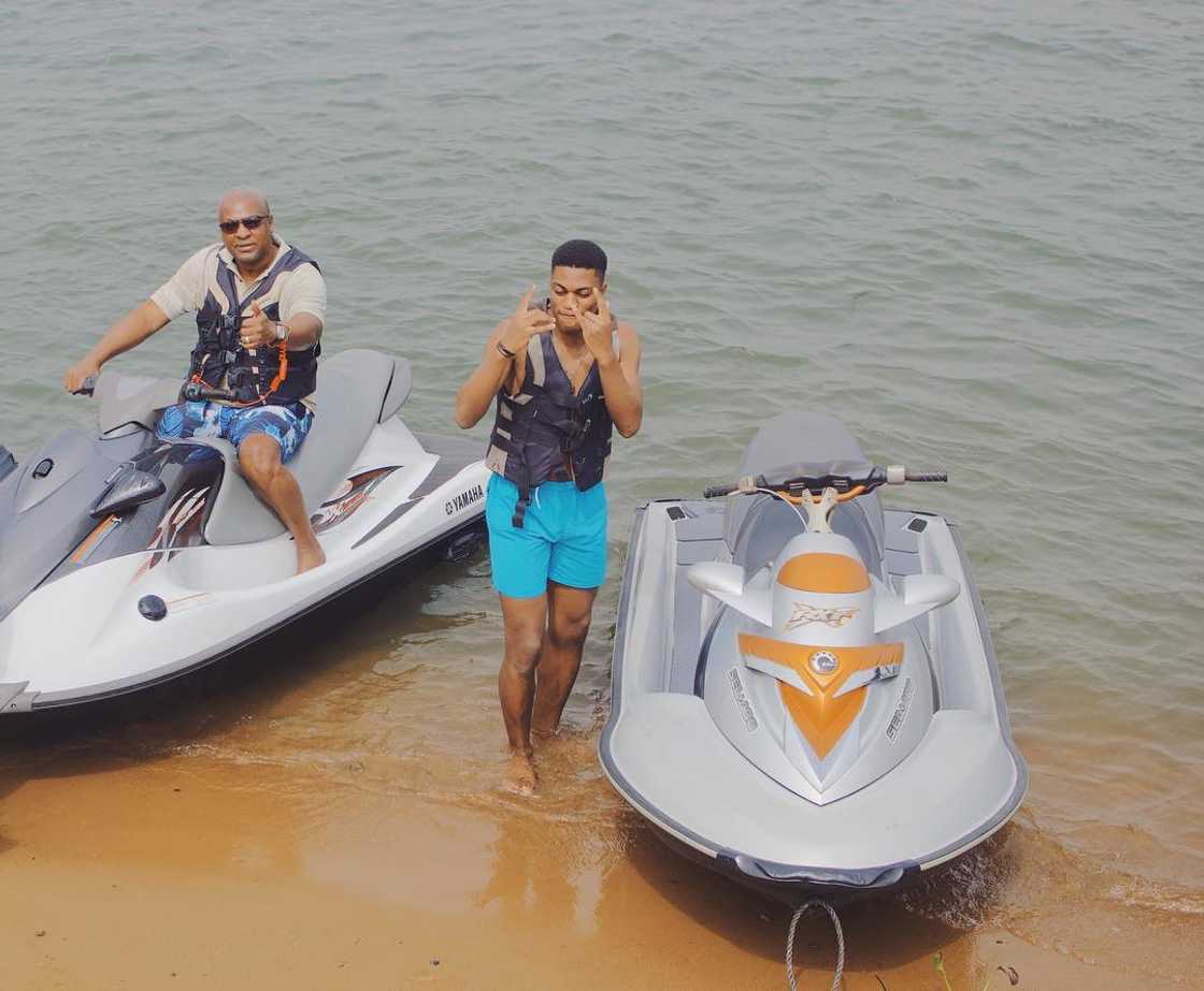 John Mahama spotted chilling with family on Christmas Eve John Mahama spotted chilling with family on Christmas Eve