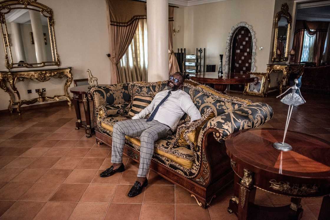 Sammy Kuffuor enjoys himself on his couch Sammy Kuffuor enjoys himself on his couch