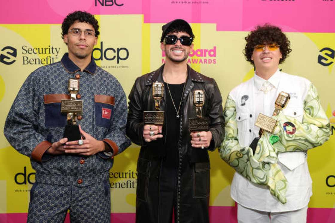 Bad Bunny with his brothers Bysael Martínez Ocasio and Bernie Martínez Ocasio pose backstage with awards at the 2021 Billboard Music Awards.