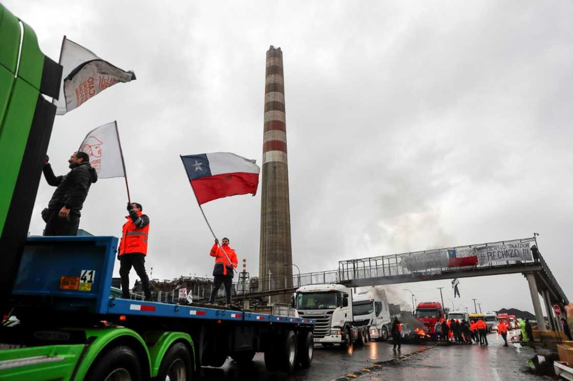 Workers described the announced closure of the Ventanas plant as 'arbitrary'