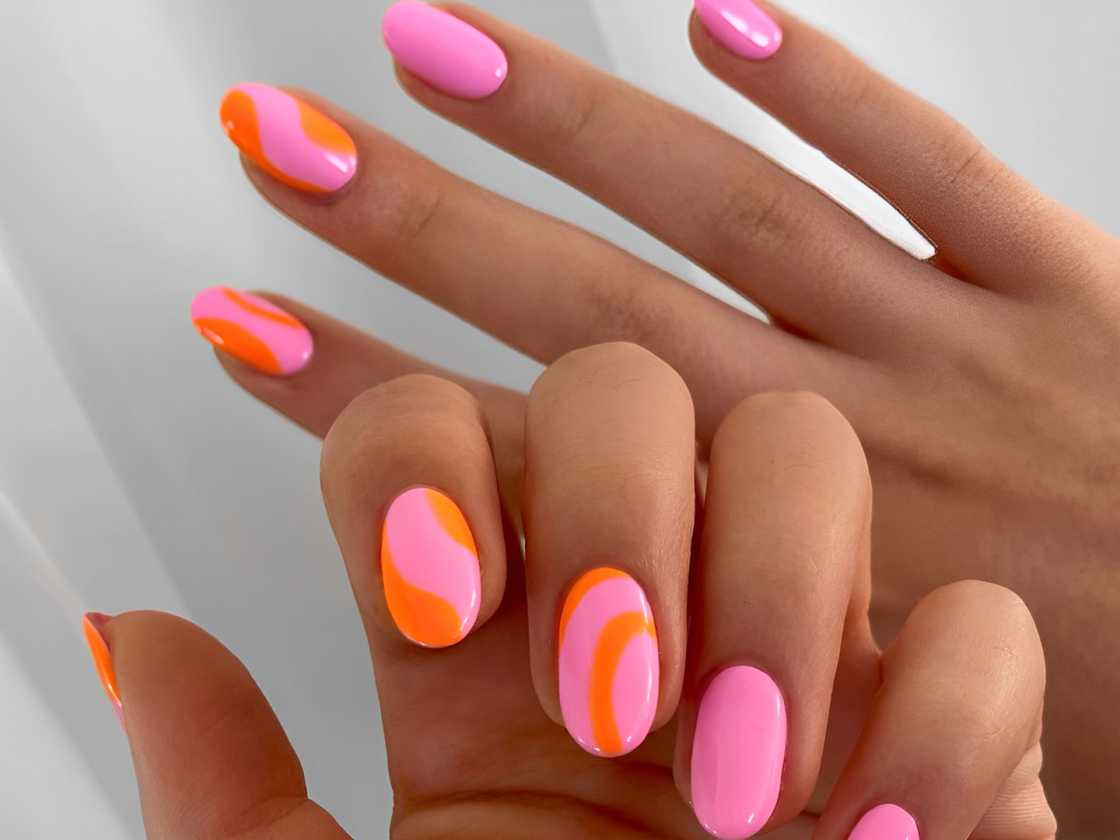 Pink and orange nails Pink and orange nails