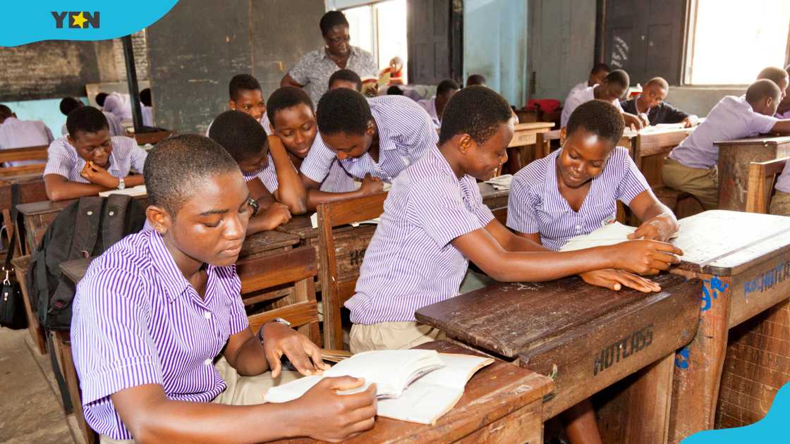 Students reading in a classroom in Accra Students reading in a classroom in Accra