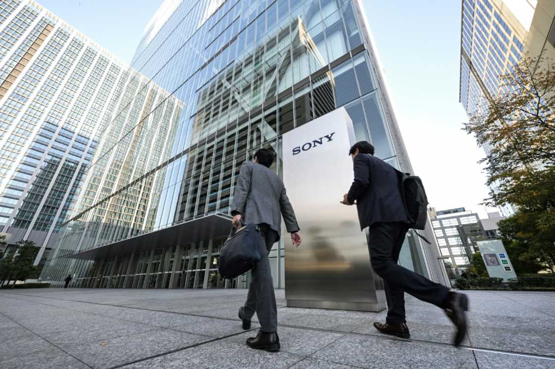Sony used its music industry experience to develop a new distribution model for gaming consoles Sony used its music industry experience to develop a new distribution model for gaming consoles