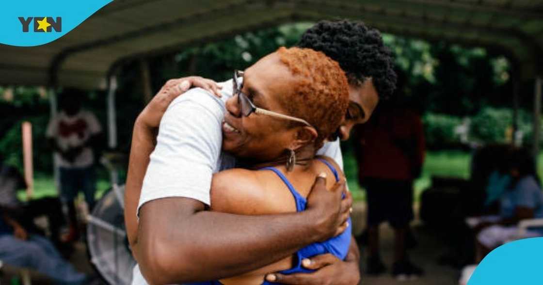 Ghanaian man, romantic gesture, celebrating, mother, social media Ghanaian man, romantic gesture, celebrating, mother, social media
