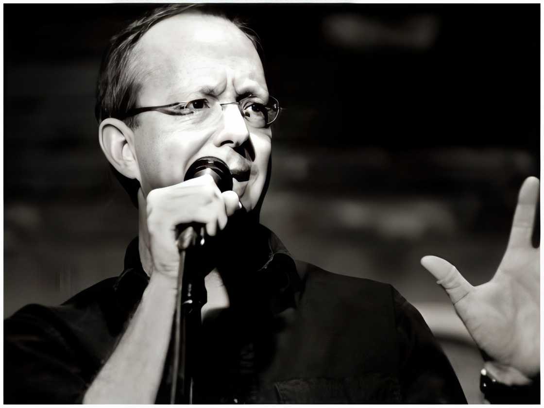 Chuck Martin speaking on a microphone Chuck Martin speaking on a microphone