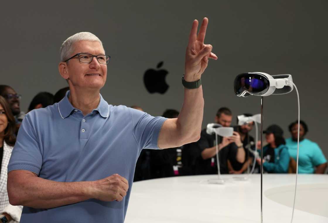 A new Apple Vision Pro mixed reality headset shown off by chief executive Tim Cook is so packed with technology that it plugs into a portable battery for power A new Apple Vision Pro mixed reality headset shown off by chief executive Tim Cook is so packed with technology that it plugs into a portable battery for power