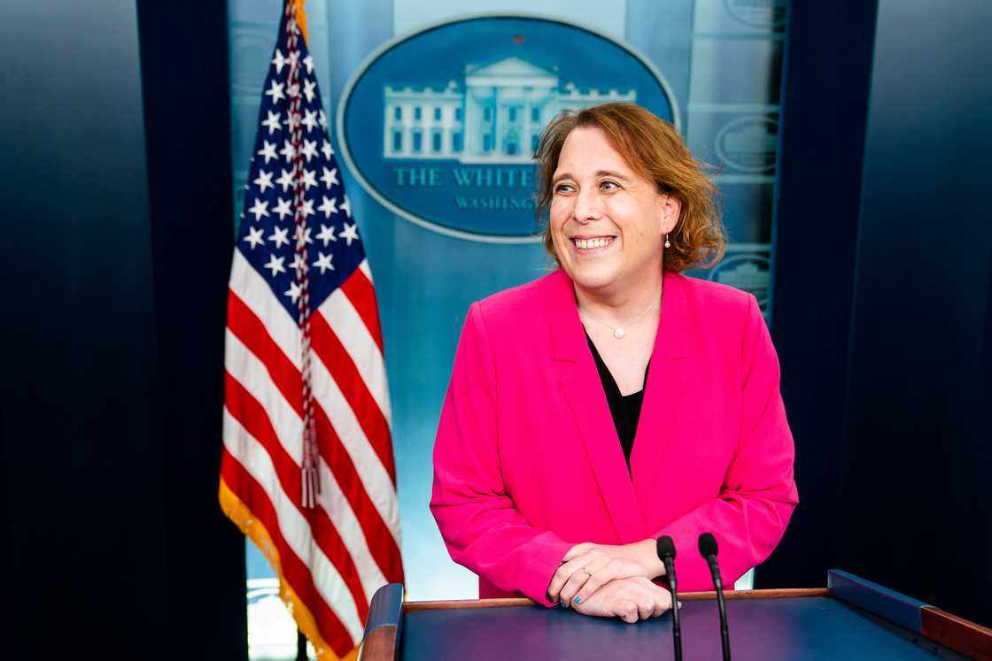 Jeopardy champion Amy Schneider visits the James Brady Room at the White House