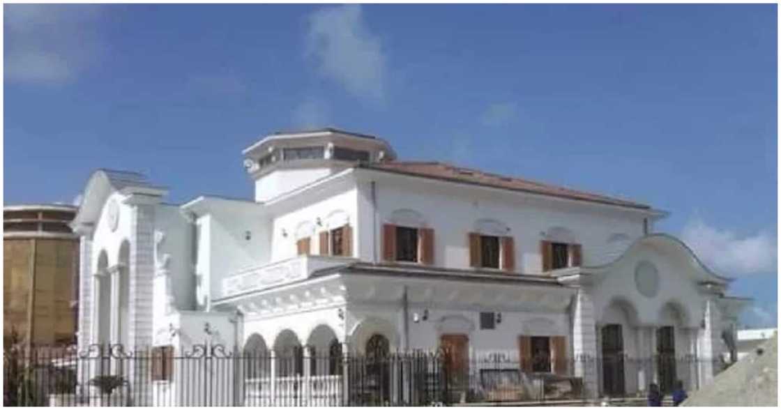 Mike Adenuga's mansion at Banana Island Mike Adenuga's mansion at Banana Island