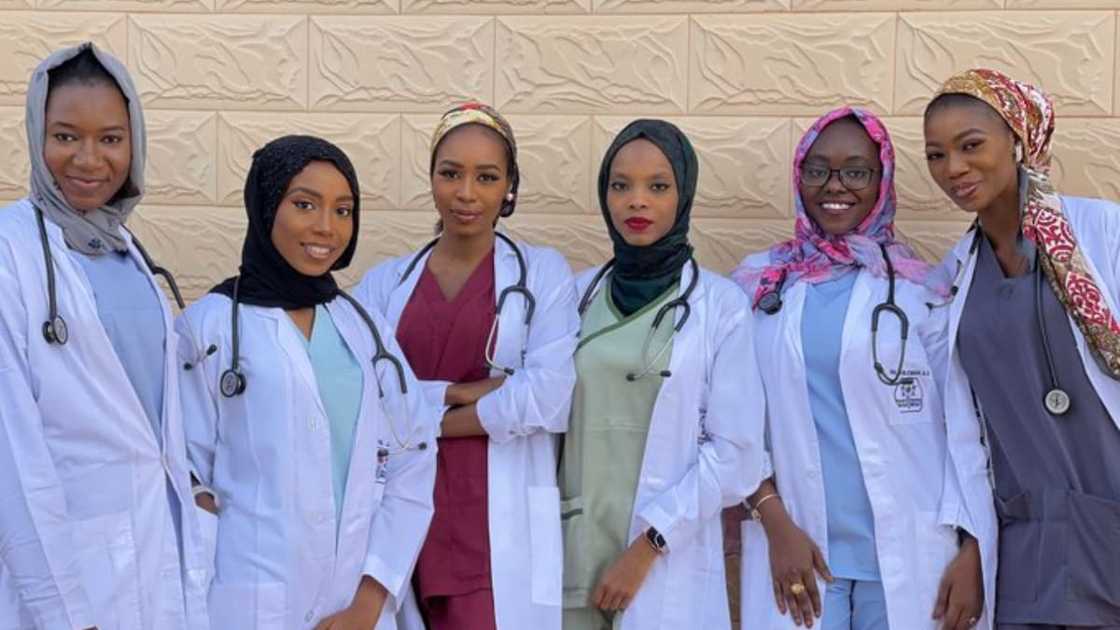All girls squad: Nigerian lady and friends become doctors same day, shares beautiful photo All girls squad: Nigerian lady and friends become doctors same day, shares beautiful photo