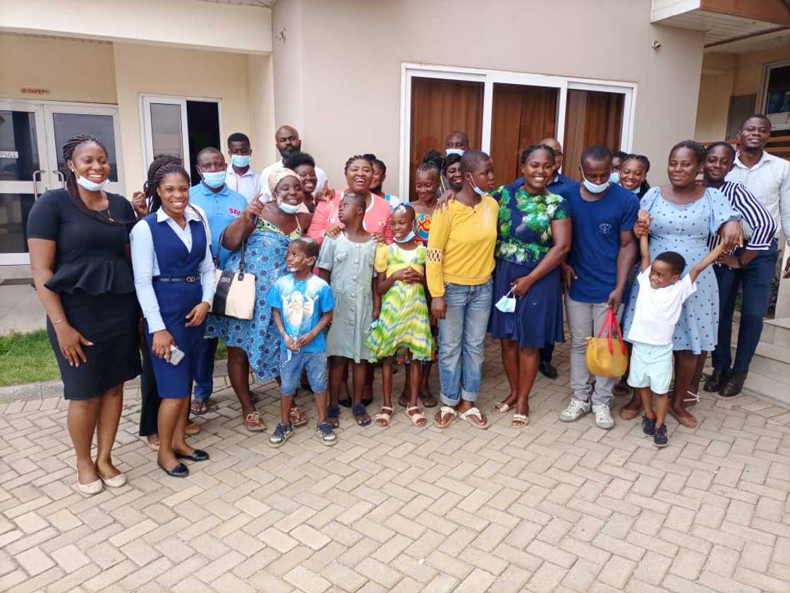 Tears of joy as missing children reunite and embrace their parents in an emotional video Tears of joy as missing children reunite and embrace their parents in an emotional video