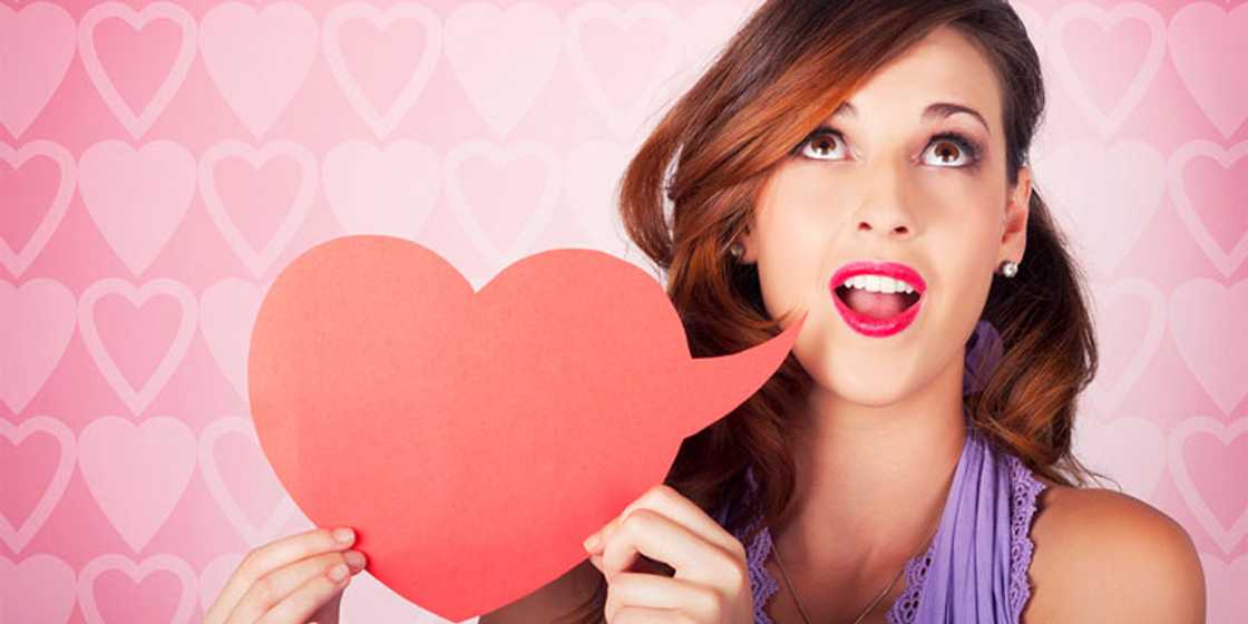 signs she is pretending to love you signs she is pretending to love you