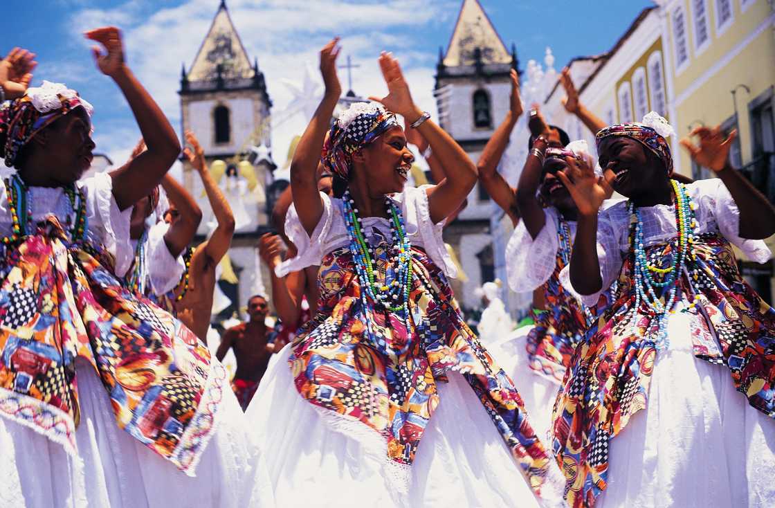 Female dancers dressed in traditional attire