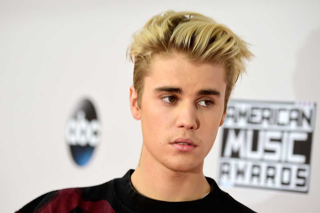 Singer Justin Bieber at the 2015 American Music Awards