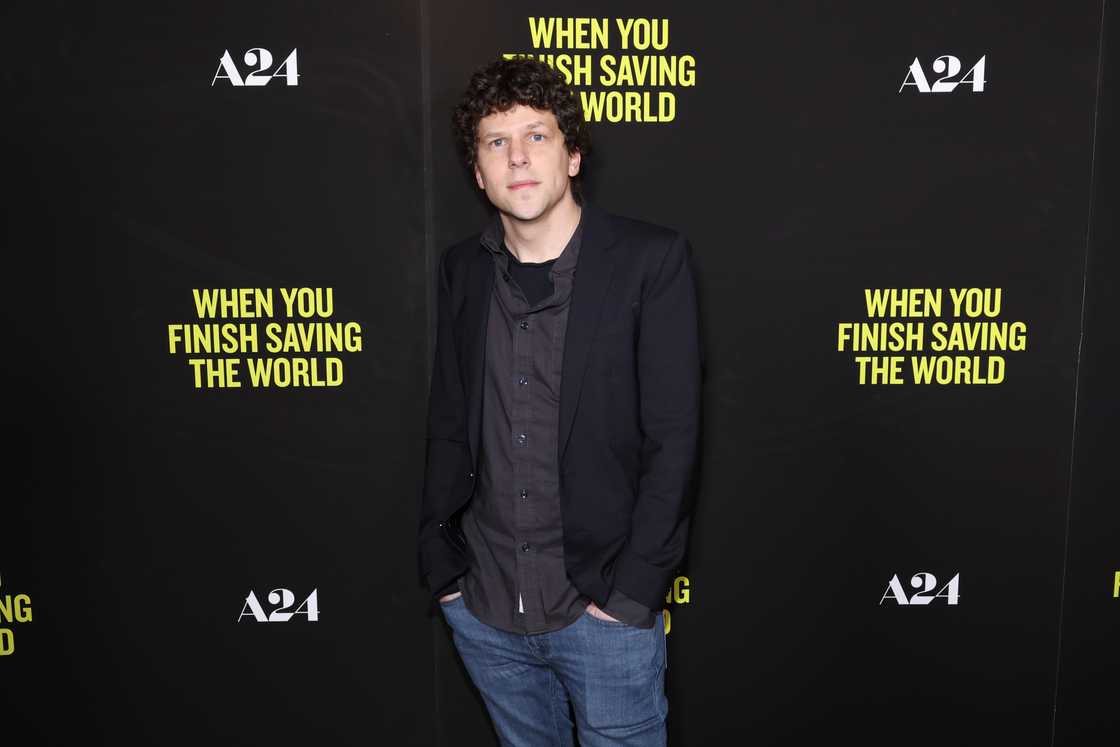 Who is a short famous actor? Who is a short famous actor?