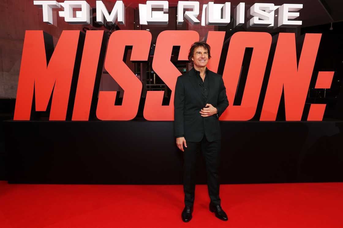 Tom Cruise height