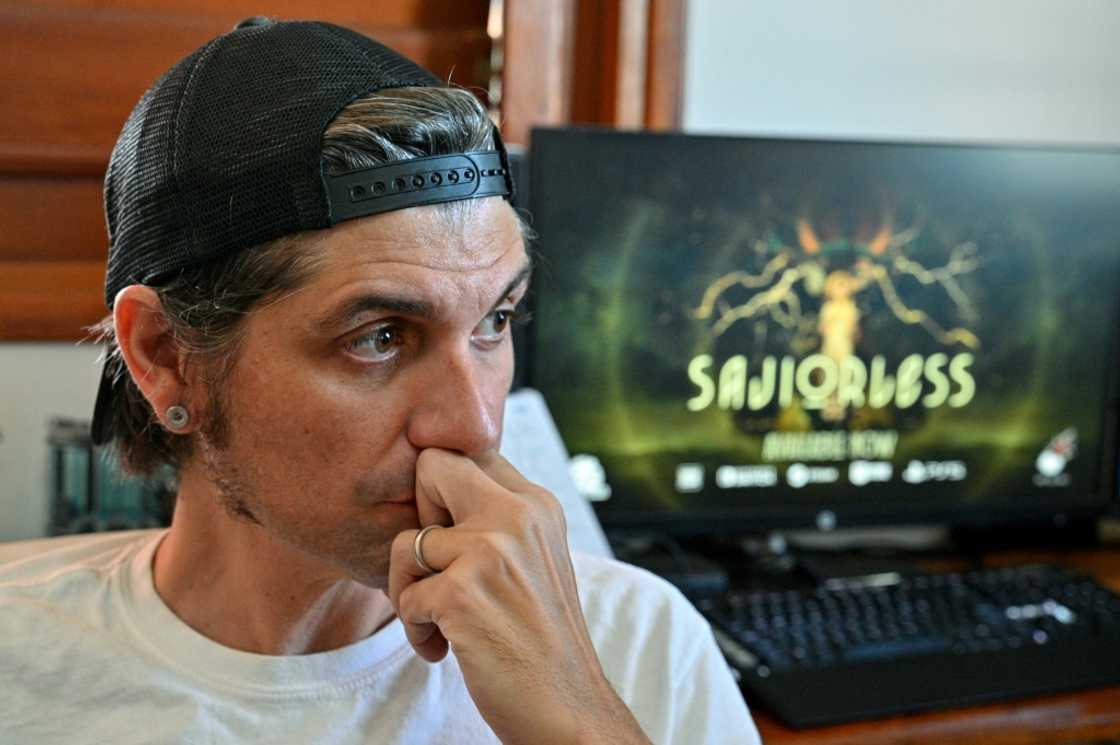 "Saviorless" is a 2D game with hand-drawn illustrations which invites players into a dark fantasy world to unravel the mystery of the "Islands of Smiles" by fighting monsters and solving puzzles "Saviorless" is a 2D game with hand-drawn illustrations which invites players into a dark fantasy world to unravel the mystery of the "Islands of Smiles" by fighting monsters and solving puzzles