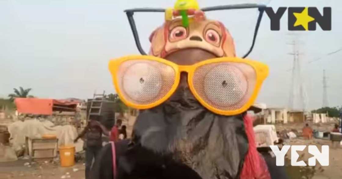 Man uses polythene bag as nose mask; tries to defend his action Man uses polythene bag as nose mask; tries to defend his action