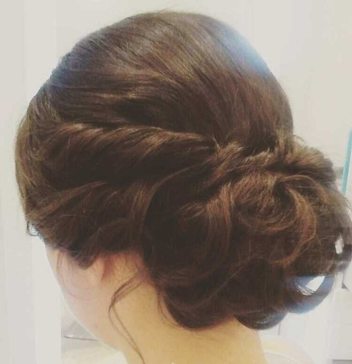 What is the best hairstyle for a bride?