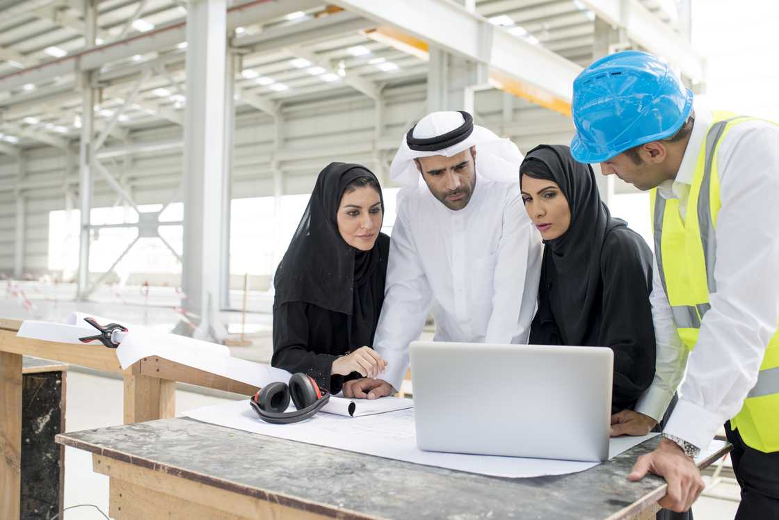 UAE minimum wage 2026, Emirati nationals salary structure, expat salaries in the UAE, average salary in the UAE in 2026, UAE workforce diversity, minimum salary for Emirati citizens