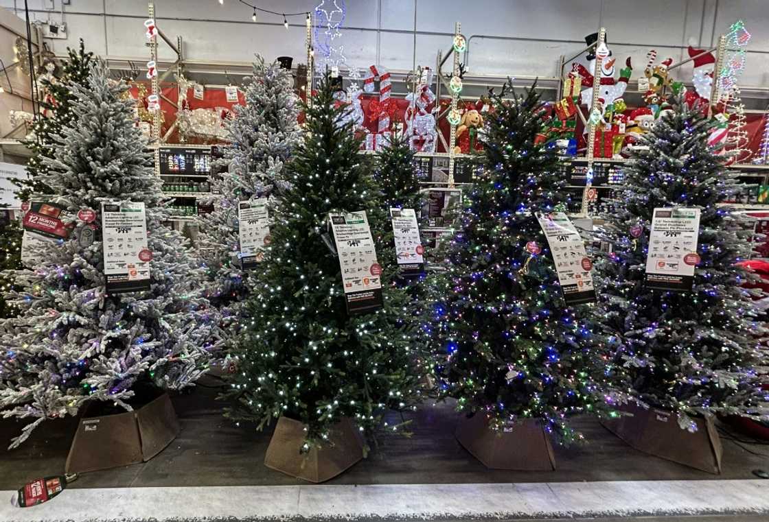 US consumer confidence is suffering, but Americans are expected to spend nearly $1,000 on holiday-related purchases in 2025, according to the Conference Board US consumer confidence is suffering, but Americans are expected to spend nearly $1,000 on holiday-related purchases in 2025, according to the Conference Board