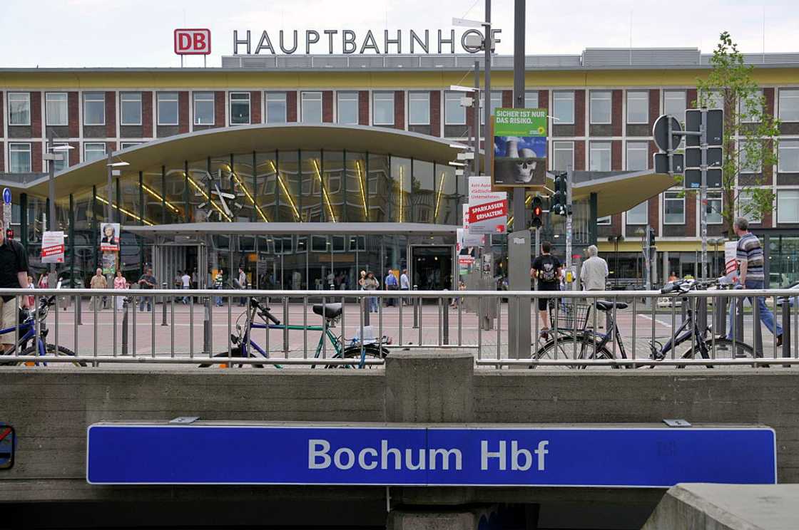 Hauptbahnhöfe, Germany, Homeless, Train Station, Abuse, Ghanaian, Ghana Hauptbahnhöfe, Germany, Homeless, Train Station, Abuse, Ghanaian, Ghana