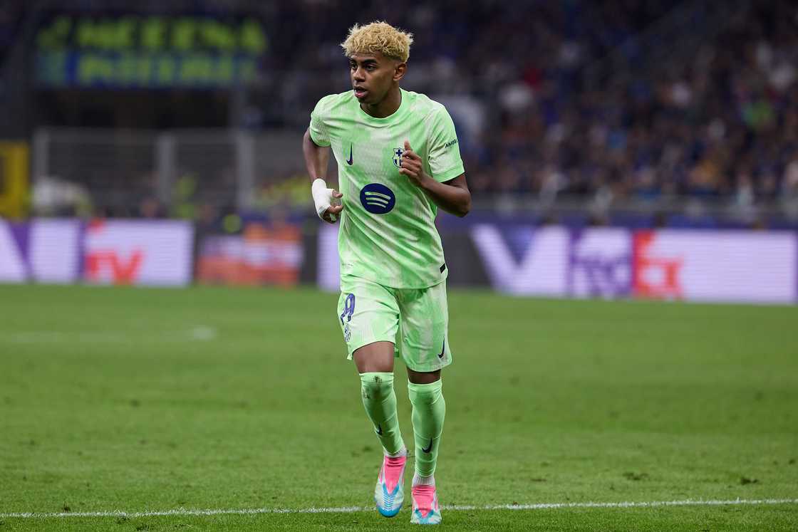Lamine Yamal of FC Barcelona looks on during the UEFA Champions League 2024/25 Semi Final First Leg match between FC Internazionale Milano and FC Barcelona at Giuseppe Meazza Stadium on May 06, 2025 in Milan, Italy Lamine Yamal of FC Barcelona looks on during the UEFA Champions League 2024/25 Semi Final First Leg match between FC Internazionale Milano and FC Barcelona at Giuseppe Meazza Stadium on May 06, 2025 in Milan, Italy