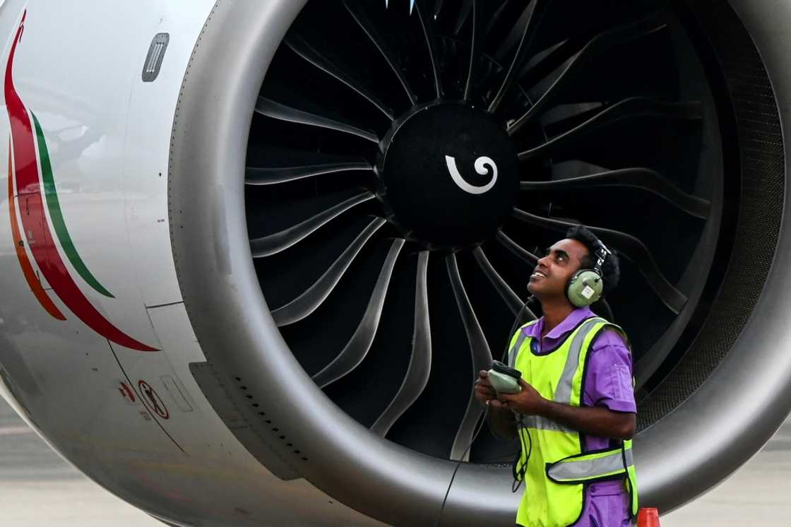 With almost 6,000 employees, SriLankan Airlines is the biggest of the island nation's money-losing state firms With almost 6,000 employees, SriLankan Airlines is the biggest of the island nation's money-losing state firms