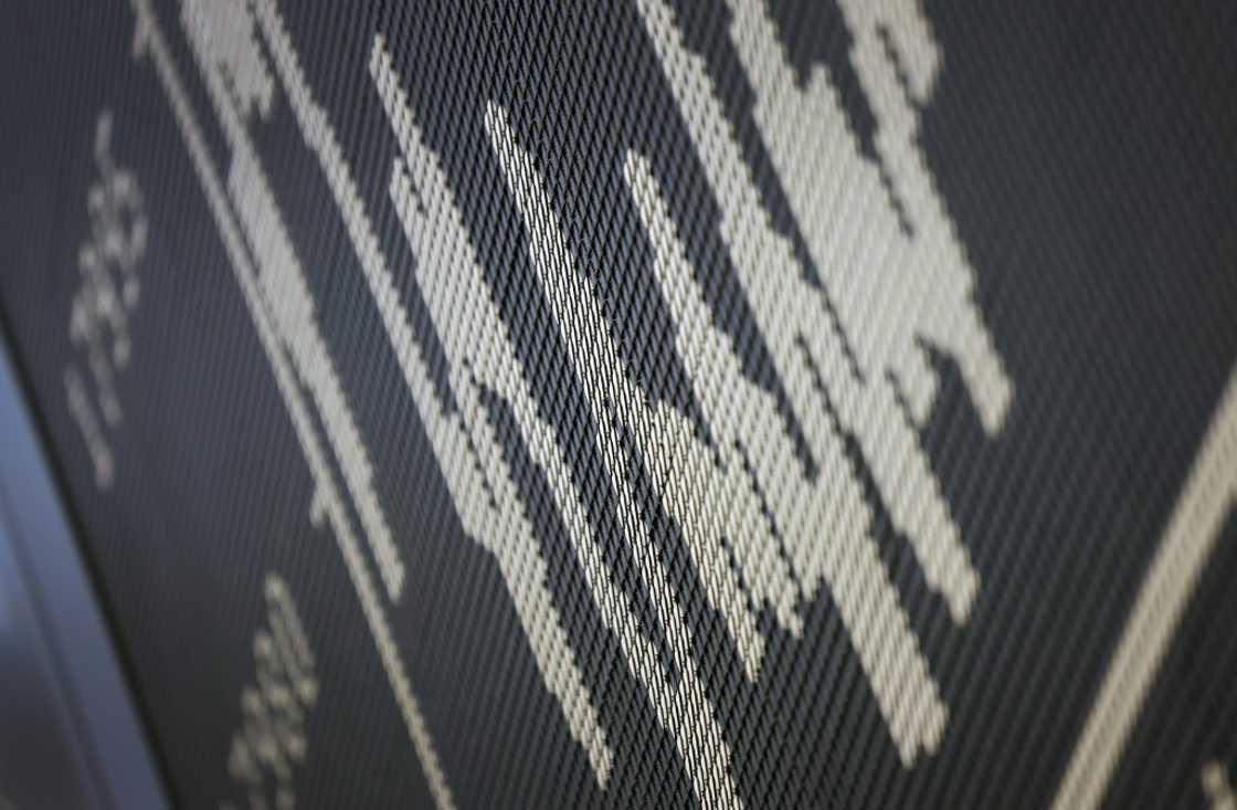 London, Paris and Frankfurt indices fell in unison, one day after expectations for cuts by the Bank of England and European Central Bank helped all three score their own records. London, Paris and Frankfurt indices fell in unison, one day after expectations for cuts by the Bank of England and European Central Bank helped all three score their own records.