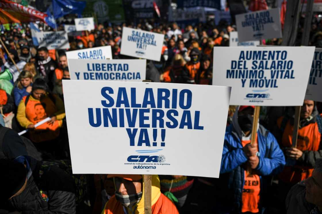 Members of social organizations march to Plaza de Mayo square in Buenos Aires demanding a universal basic salary and social aid amid the growing inflation in Argentina Members of social organizations march to Plaza de Mayo square in Buenos Aires demanding a universal basic salary and social aid amid the growing inflation in Argentina
