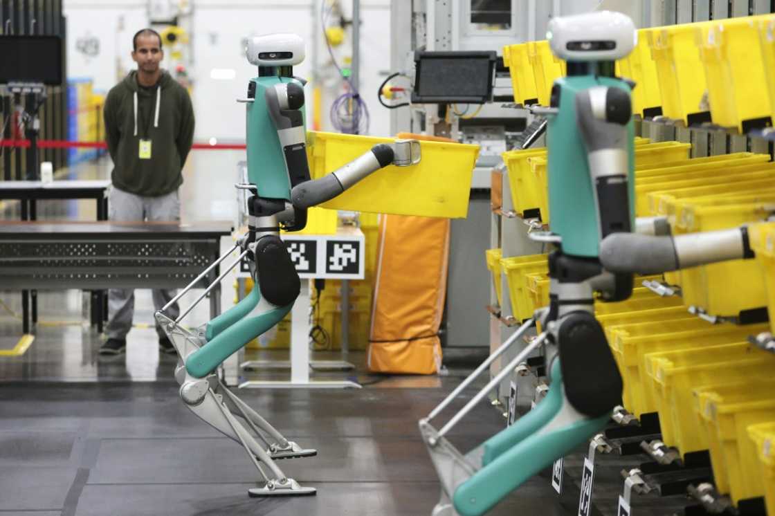Amazon also wants to add robots to perform manual labor tasks at its warehouses Amazon also wants to add robots to perform manual labor tasks at its warehouses