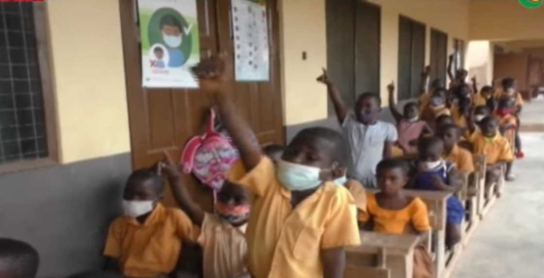 New Kaira D/A School: Pupil in the Volta Region sits Outside to Study Whiles new Classrooms Remain Locked New Kaira D/A School: Pupil in the Volta Region sits Outside to Study Whiles new Classrooms Remain Locked